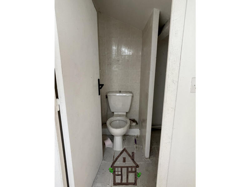 Maison - 270 m² - 16 pièces