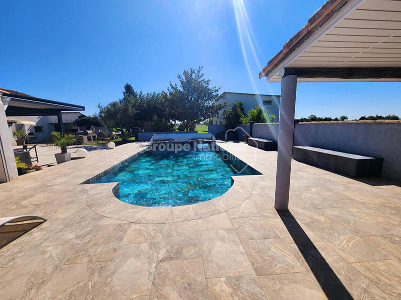 Maison - 230 m² - 5 pièces