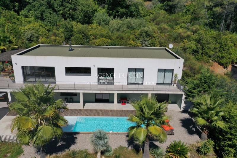 Maison - 215 m² - 6 pièces