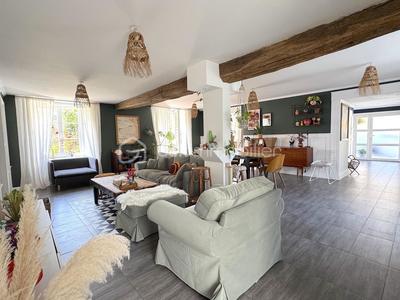 Maison en pierre - 240 m² - 8 pièces