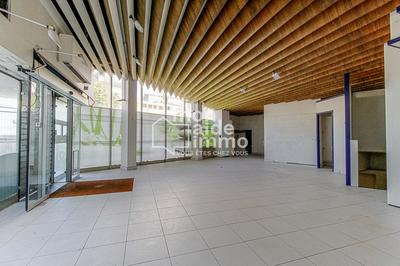 Local commercial - 148 m² - 2 pièces