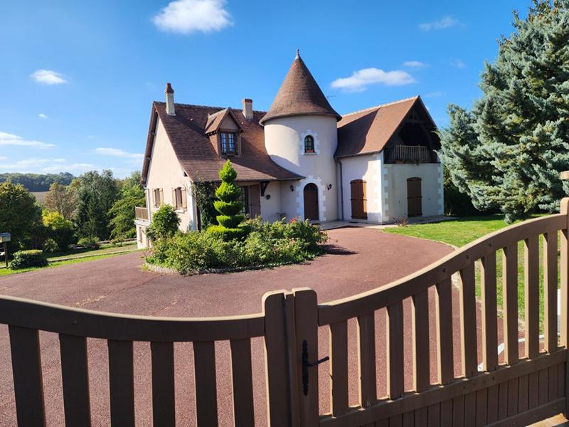 Maison - 210 m² - 7 pièces