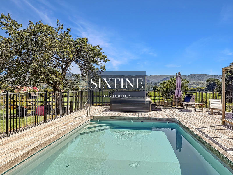 Maison ancienne - 692 m² - 16 pièces