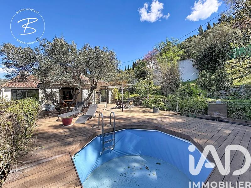 Maison - 226 m² - 7 pièces