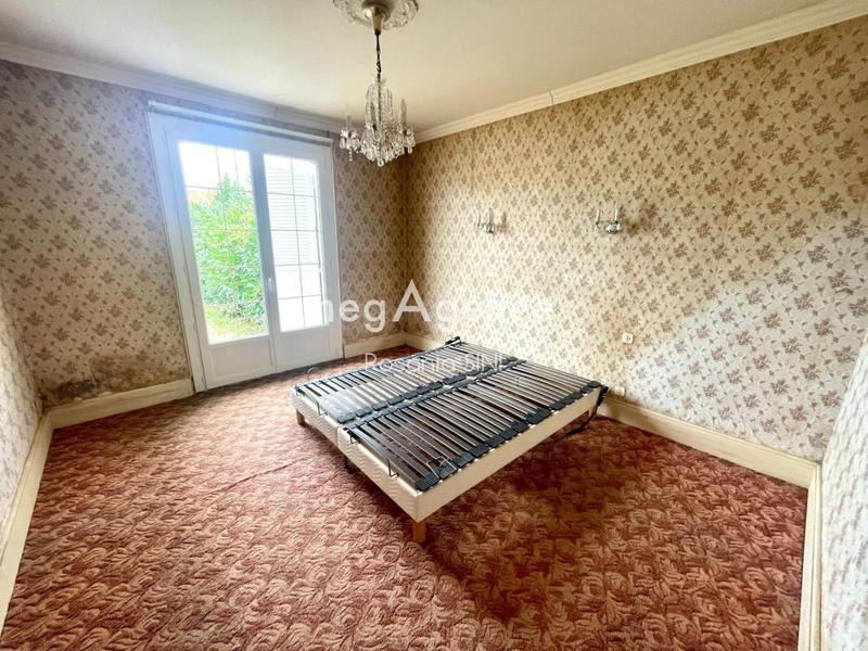 Maison - 234 m² - 8 pièces
