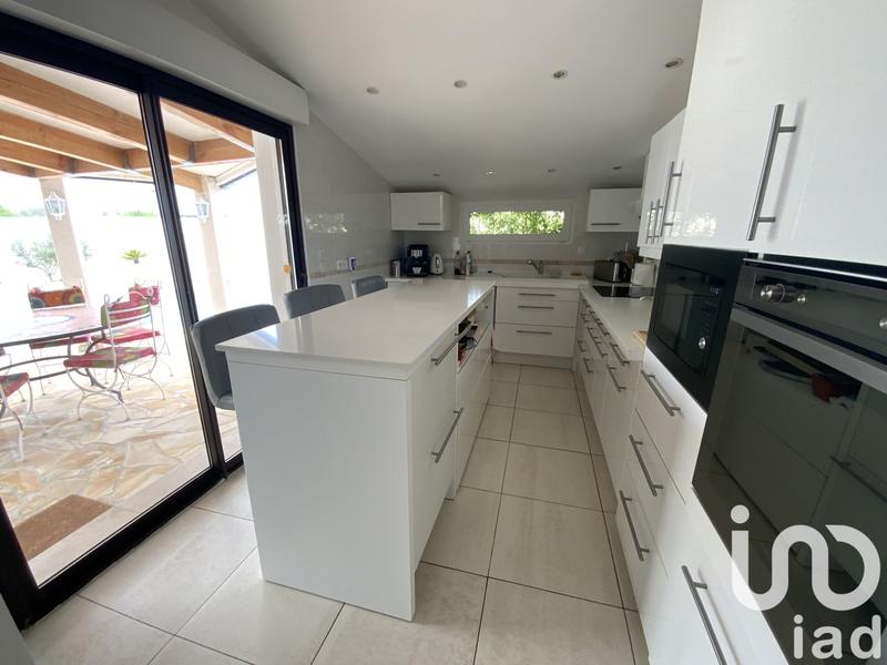 Maison - 230 m² - 8 pièces