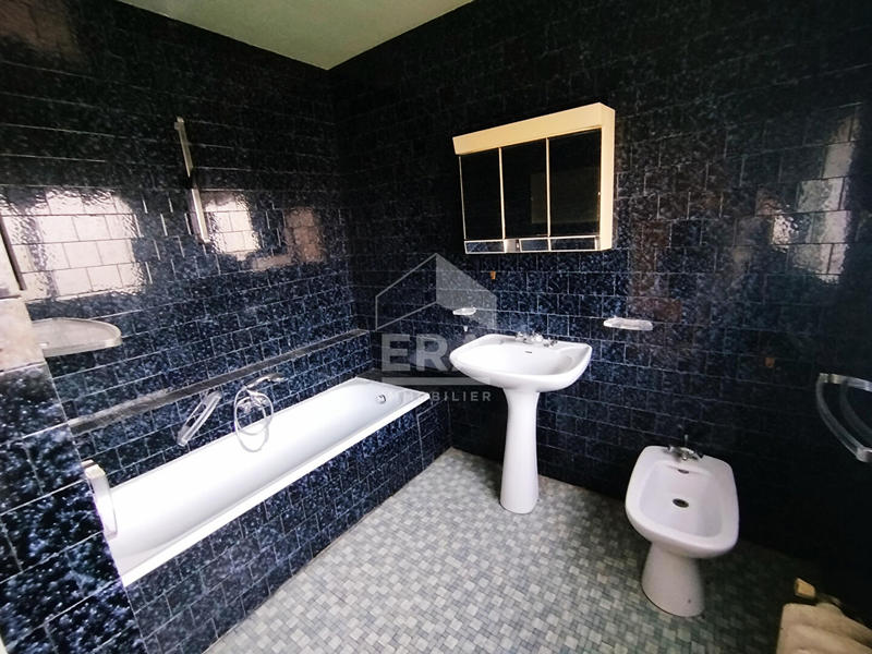 Maison - 161 m² - 10 pièces