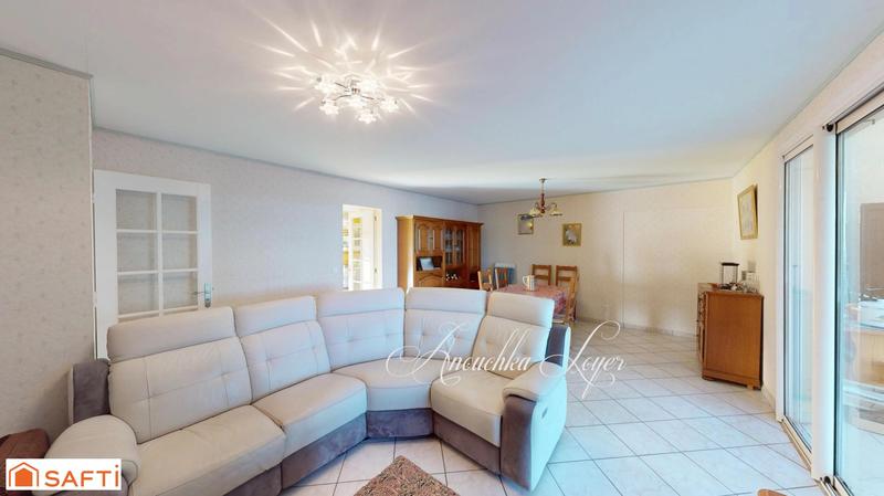 Maison - 280 m² - 9 pièces