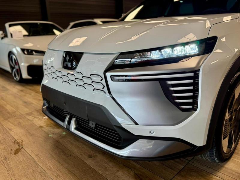 Mitsubishi Eclipse Cross II 87 Kwh 218 Invite+ Pack Intense