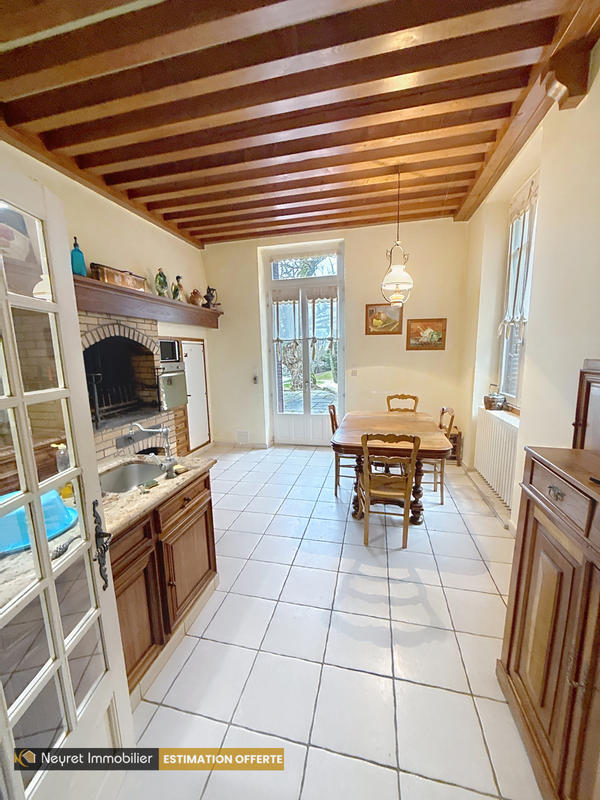 Propriété - 360 m² - 12 pièces