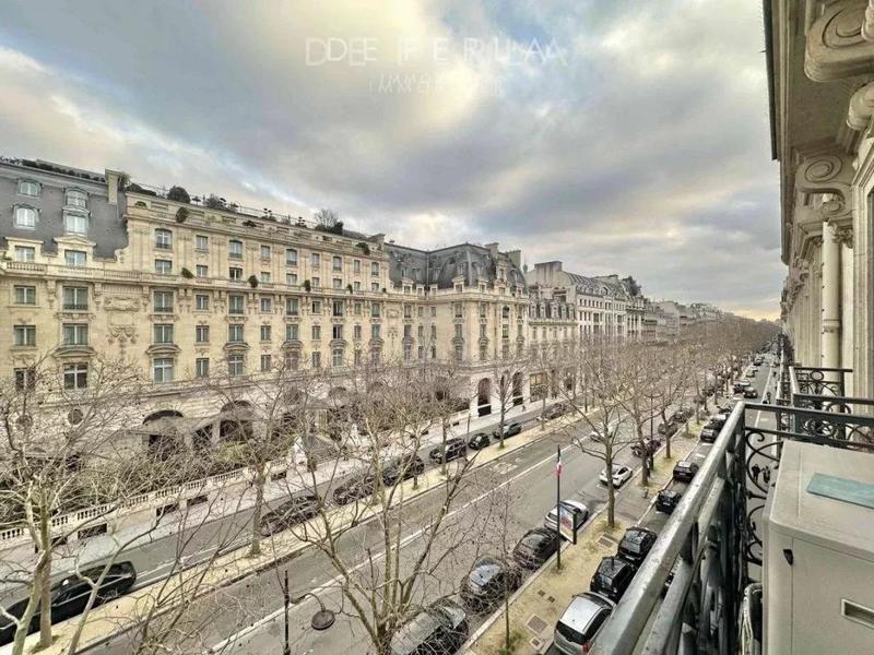 Appartement - 241 m² - 7 pièces