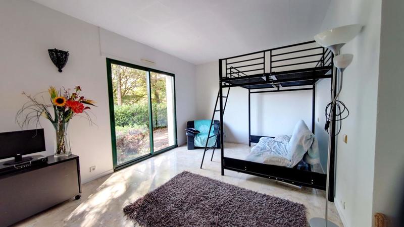 Maison - 215 m² - 9 pièces