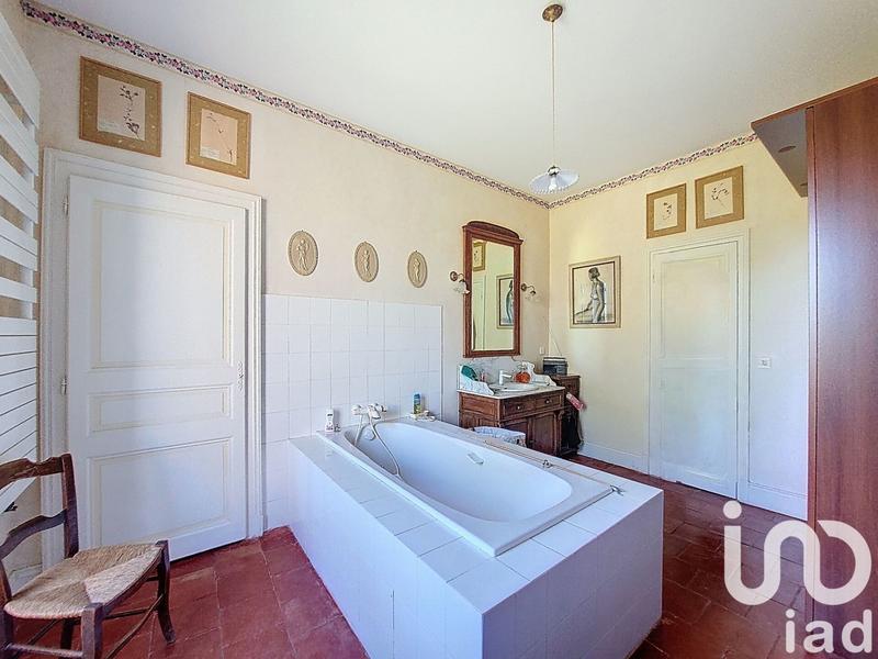 Maison - 607 m² - 22 pièces