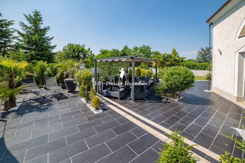 Maison contemporaine - 574 m² - 15 pièces