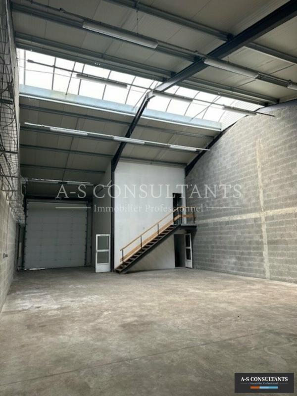 Entrepôt - 242 m²
