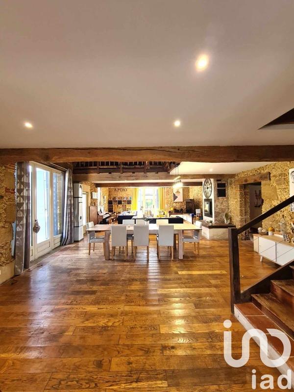 Maison - 220 m² - 6 pièces