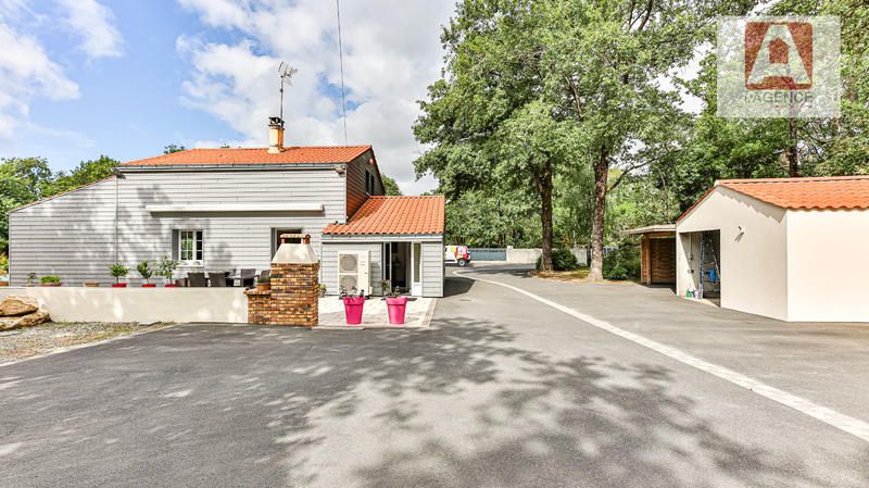 Maison - 190 m² - 8 pièces