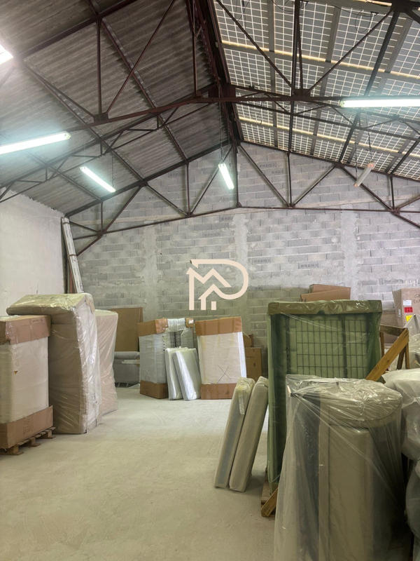 Local d'activités - 270 m²