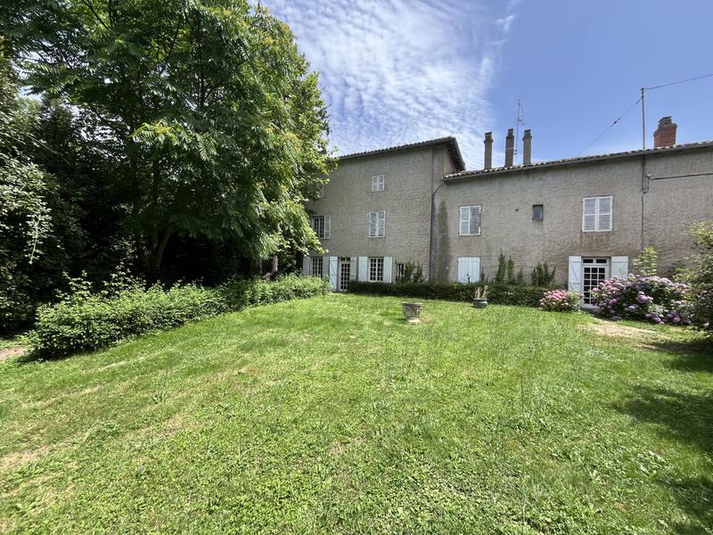 Maison - 330 m² - 10 pièces