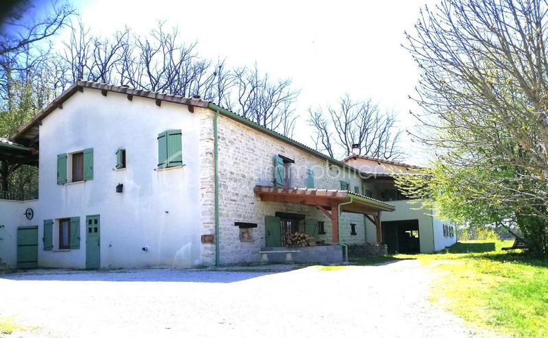 Propriété - 240 m² - 11 pièces