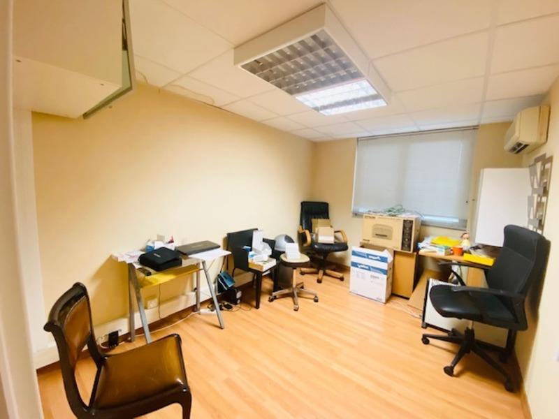 Local commercial - 331 m² - 25 pièces