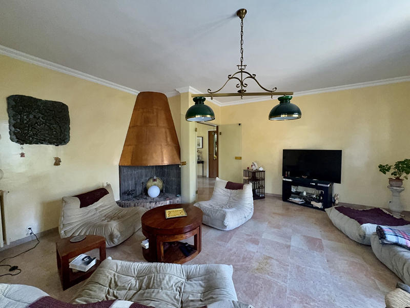 Maison - 220 m² - 6 pièces