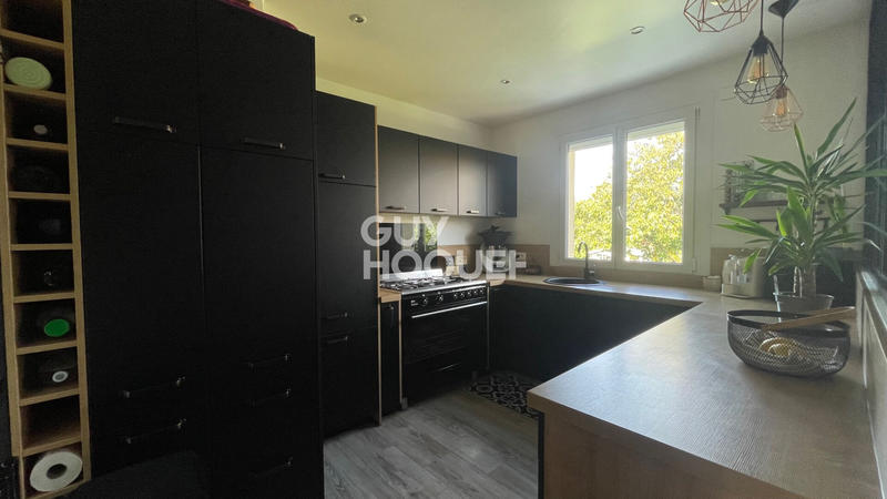 Maison - 234 m² - 10 pièces