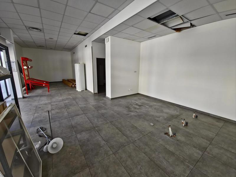 Local commercial - 74 m² - 1 pièce