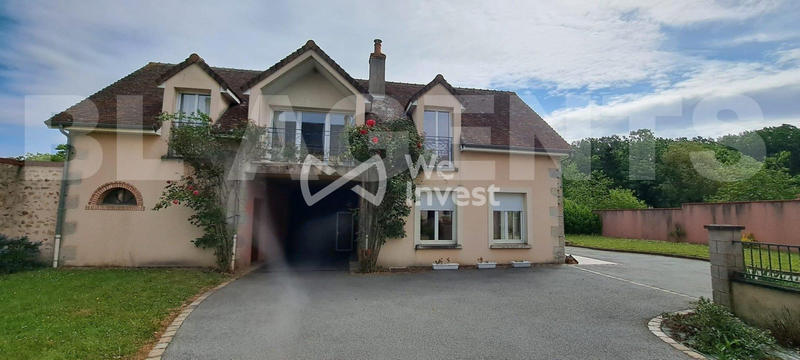 Maison - 234 m² - 8 pièces