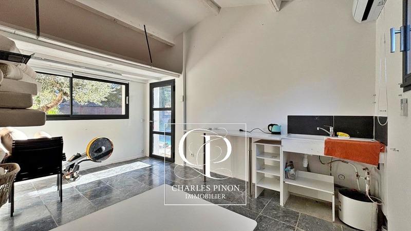 Villa - 219 m² - 6 pièces