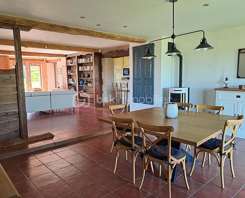 Maison - 226 m² - 7 pièces