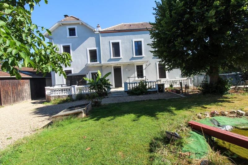 Maison - 251 m² - 12 pièces