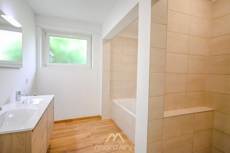 Maison - 200 m² - 8 pièces