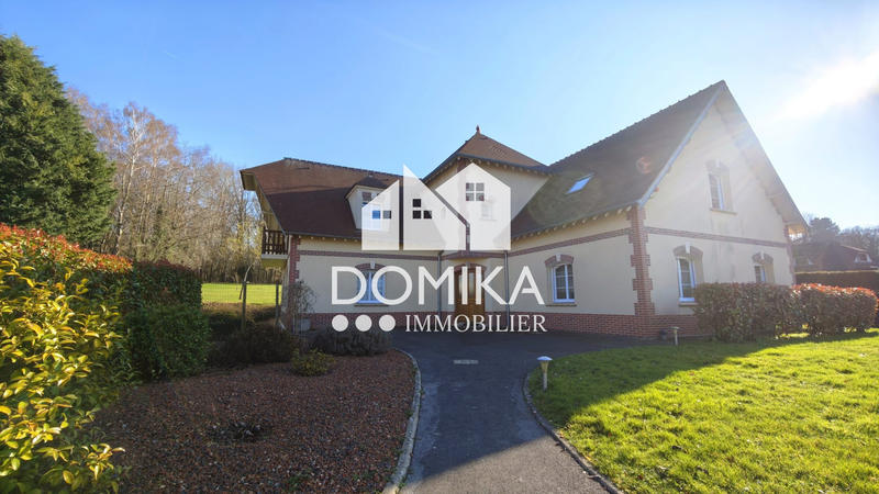 Maison - 242 m² - 6 pièces