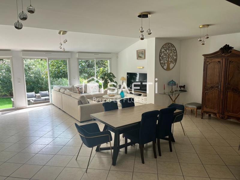 Maison - 177 m² - 6 pièces