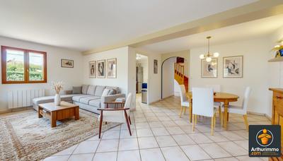 Maison - 180 m² - 7 pièces