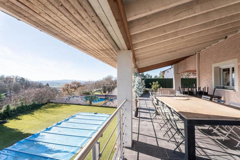 Propriété - 194 m² - 6 pièces