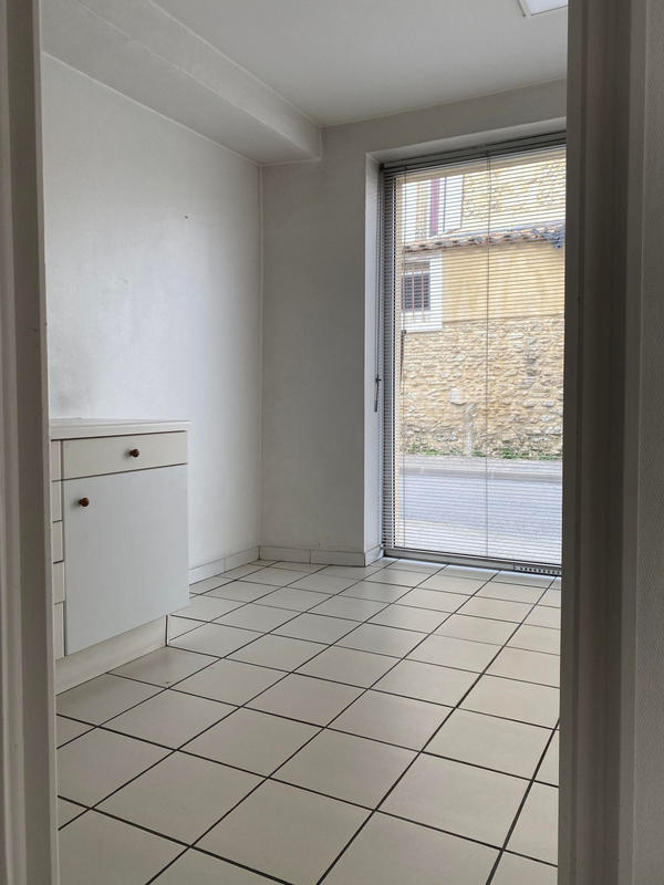 Local commercial - 150 m² - 3 pièces