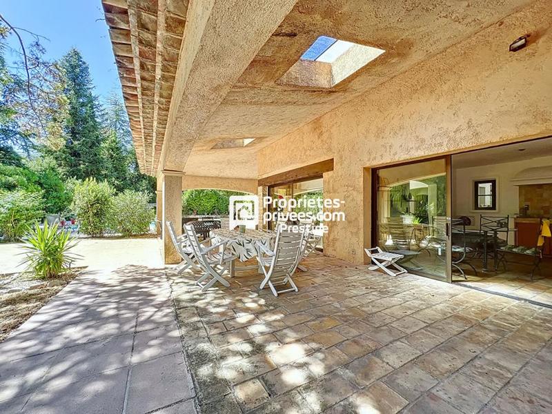 Maison - 211 m² - 7 pièces