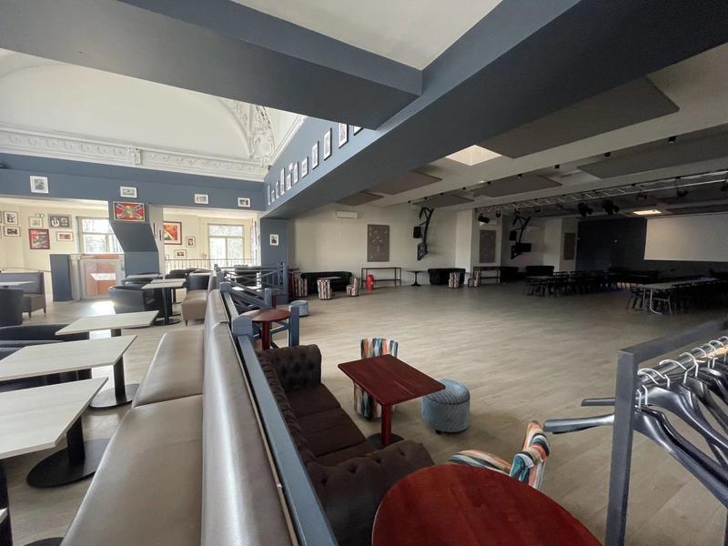 Magasins - 1 161 m² - 9 pièces