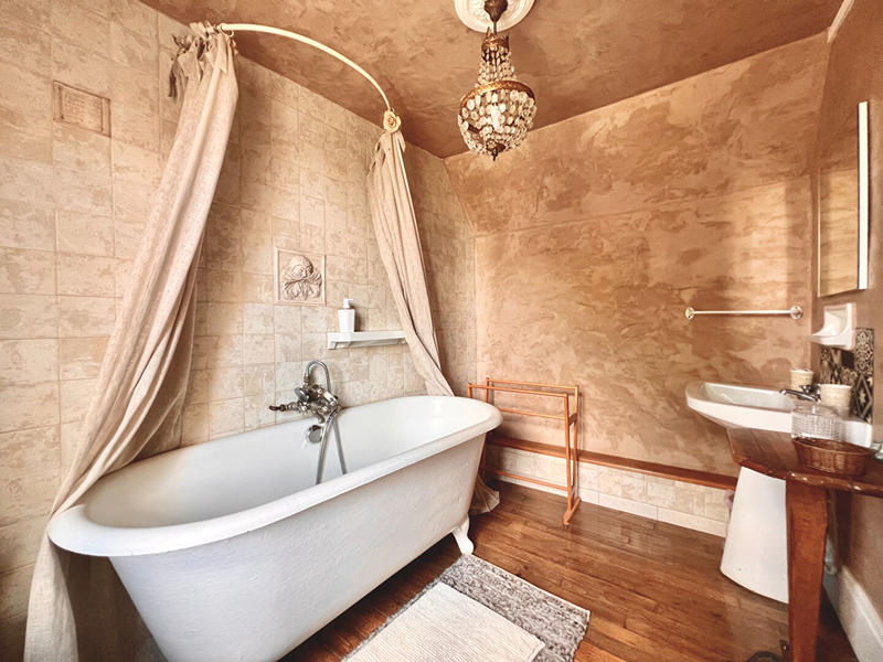 Maison - 483 m² - 16 pièces