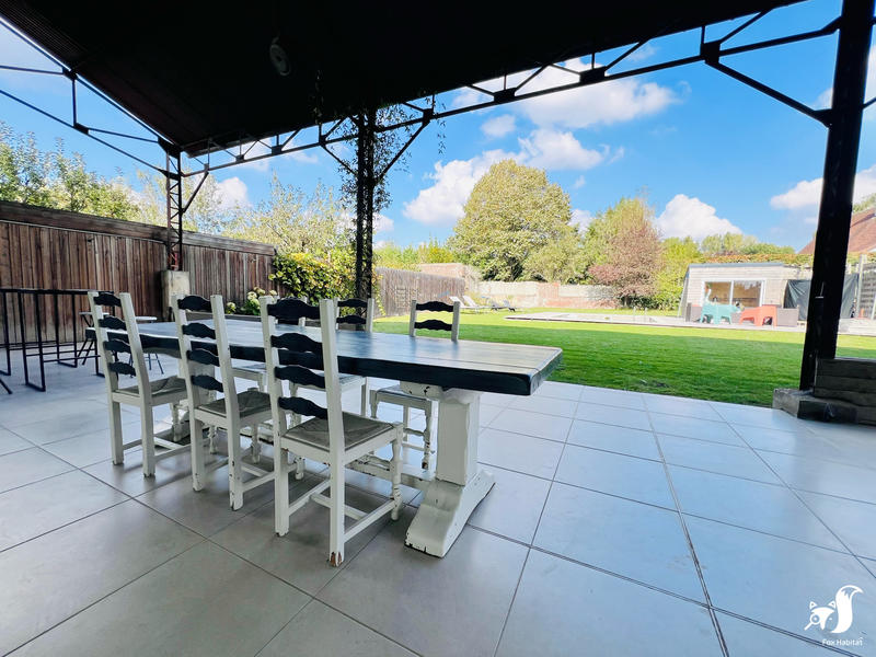 Maison - 250 m² - 9 pièces