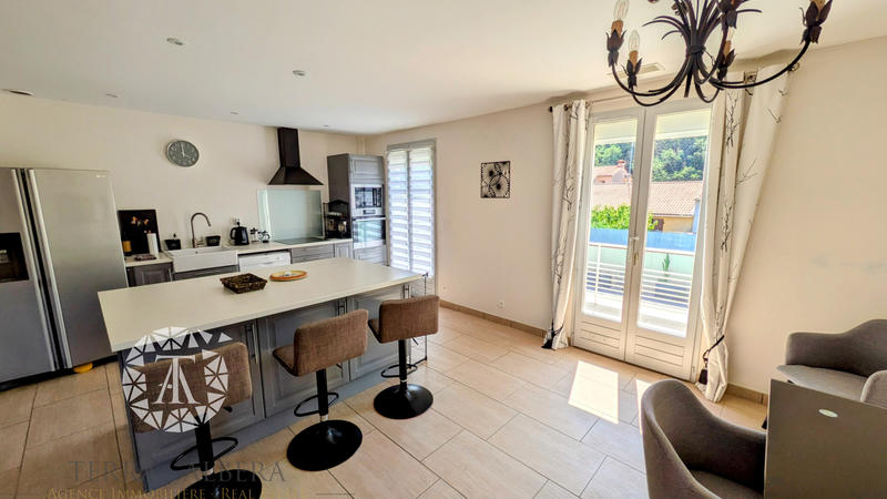 Villa - 145 m² - 6 pièces