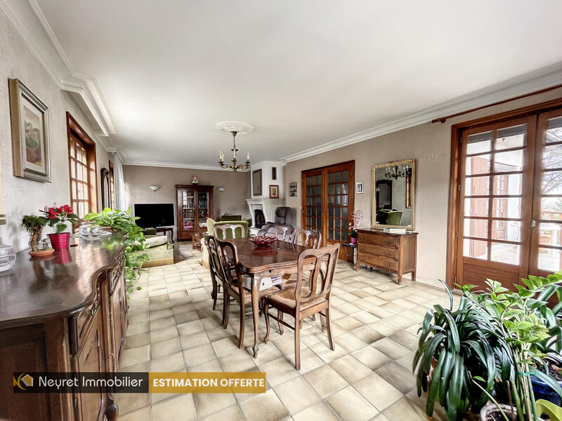 Maison - 245 m² - 7 pièces