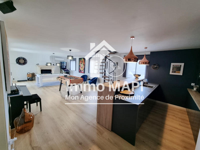 Maison - 312 m² - 8 pièces