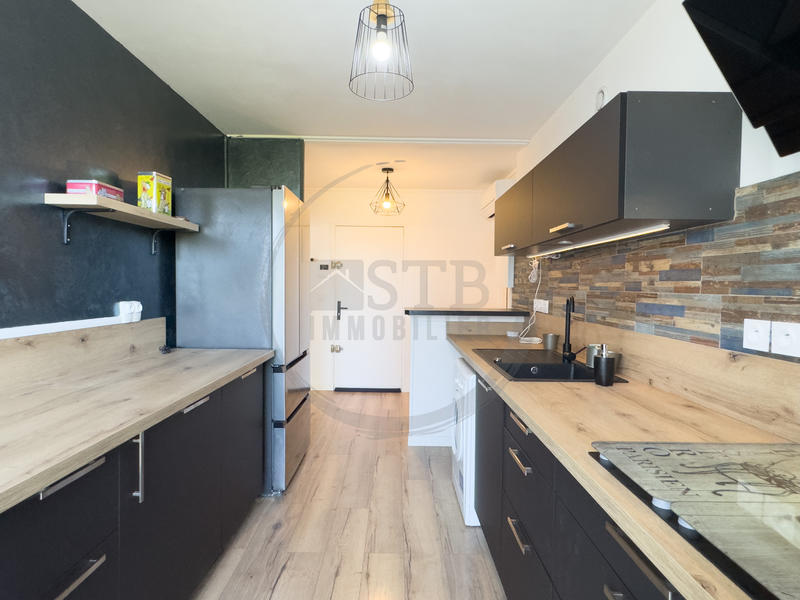 Appartement - 97 m² - 5 pièces