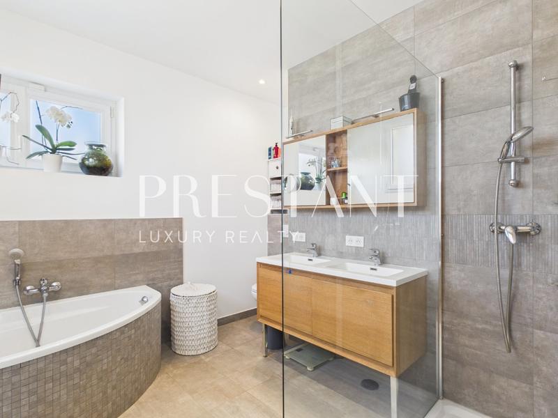 Maison - 180 m² - 5 pièces