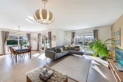 Maison - 223 m² - 8 pièces