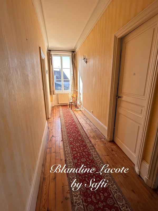 Maison - 296 m² - 12 pièces