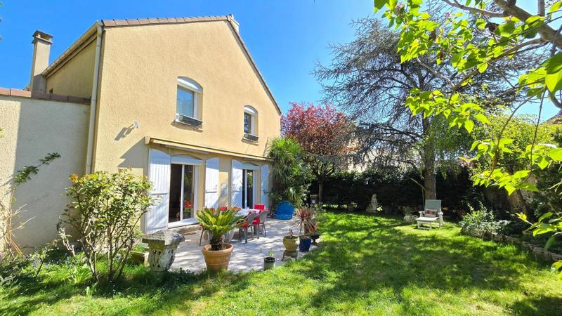 Maison traditionnelle - 163 m² - 7 pièces